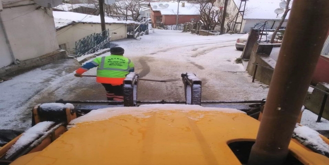 Beykoz Belediyesi karla mücadelede ilk sınavını verdi